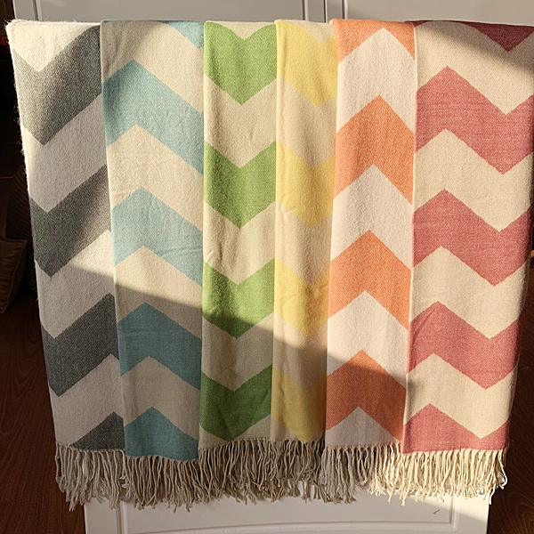 Acrylic Zigzag Jacquard Blankets Polyester Throws with Tassels